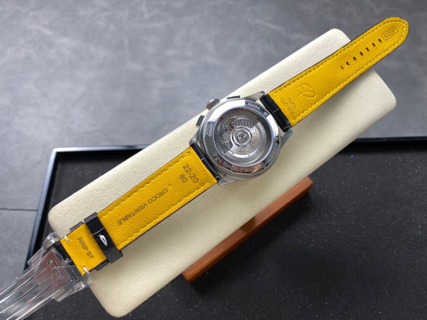 Breitling Focus on big factory goods