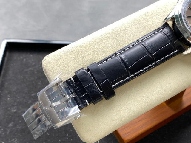 Breitling Focus on big factory goods