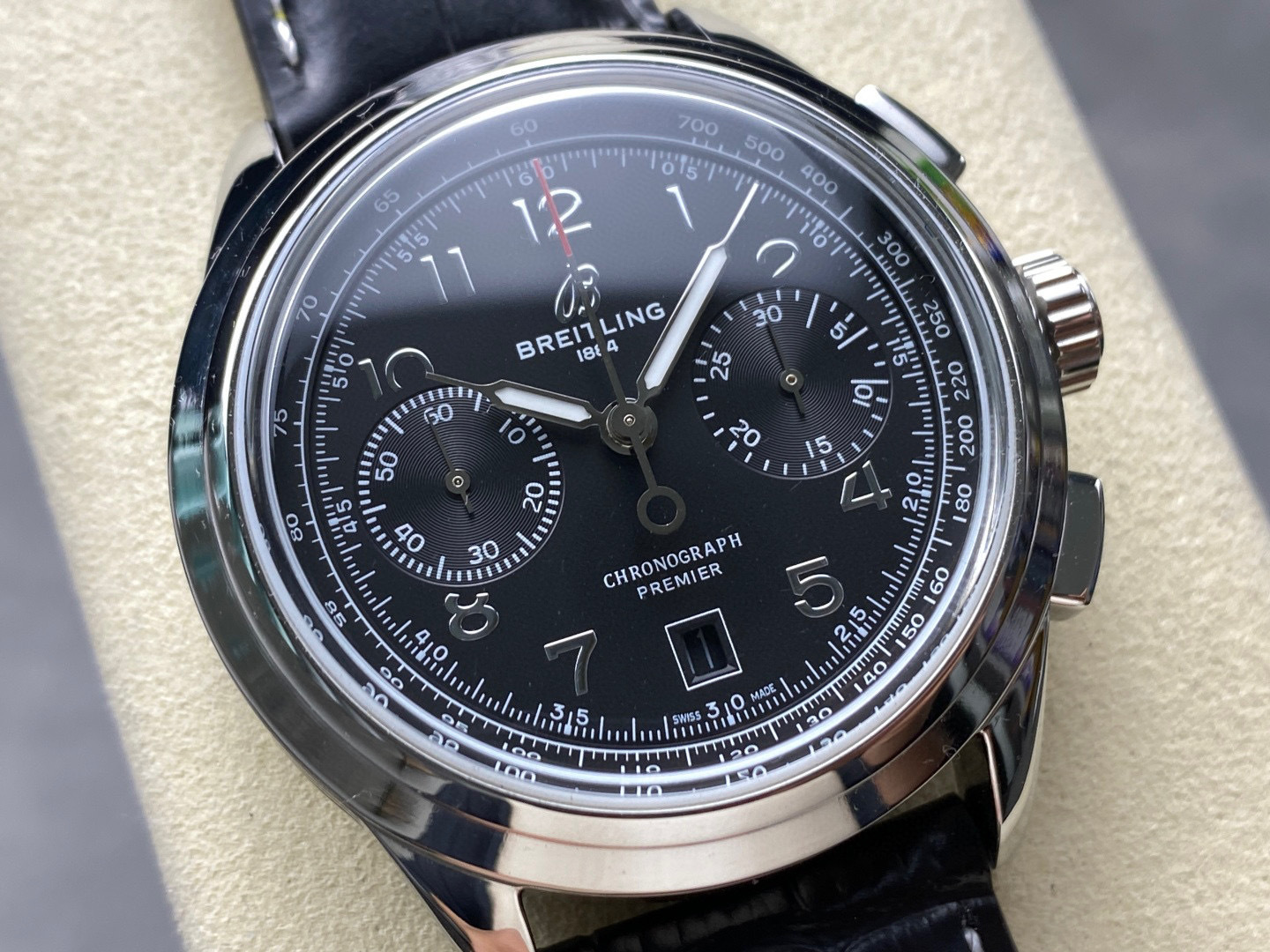 Breitling Focus on big factory goods