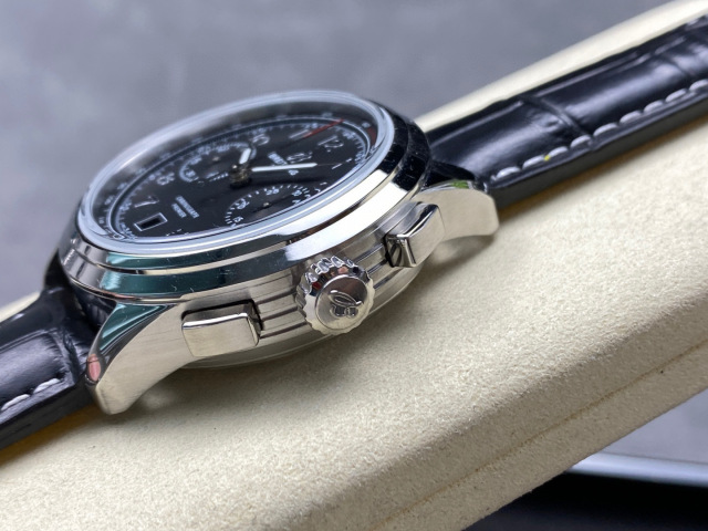 Breitling Focus on big factory goods
