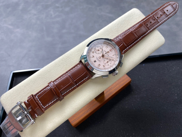 Breitling Focus on big factory goods