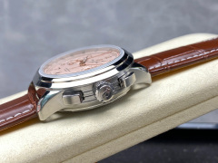 Breitling Focus on big factory goods