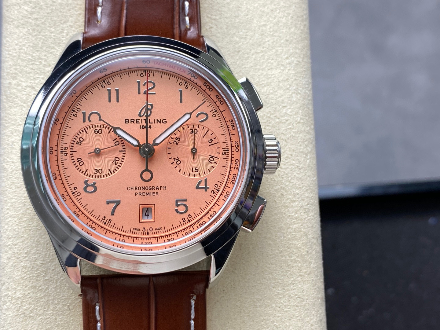 Breitling Focus on big factory goods