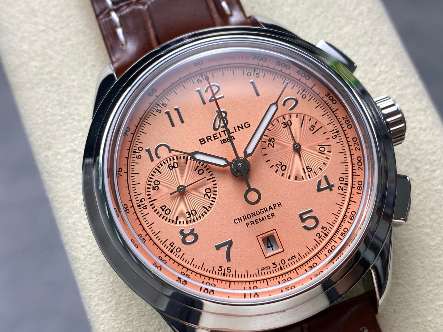 Breitling Focus on big factory goods