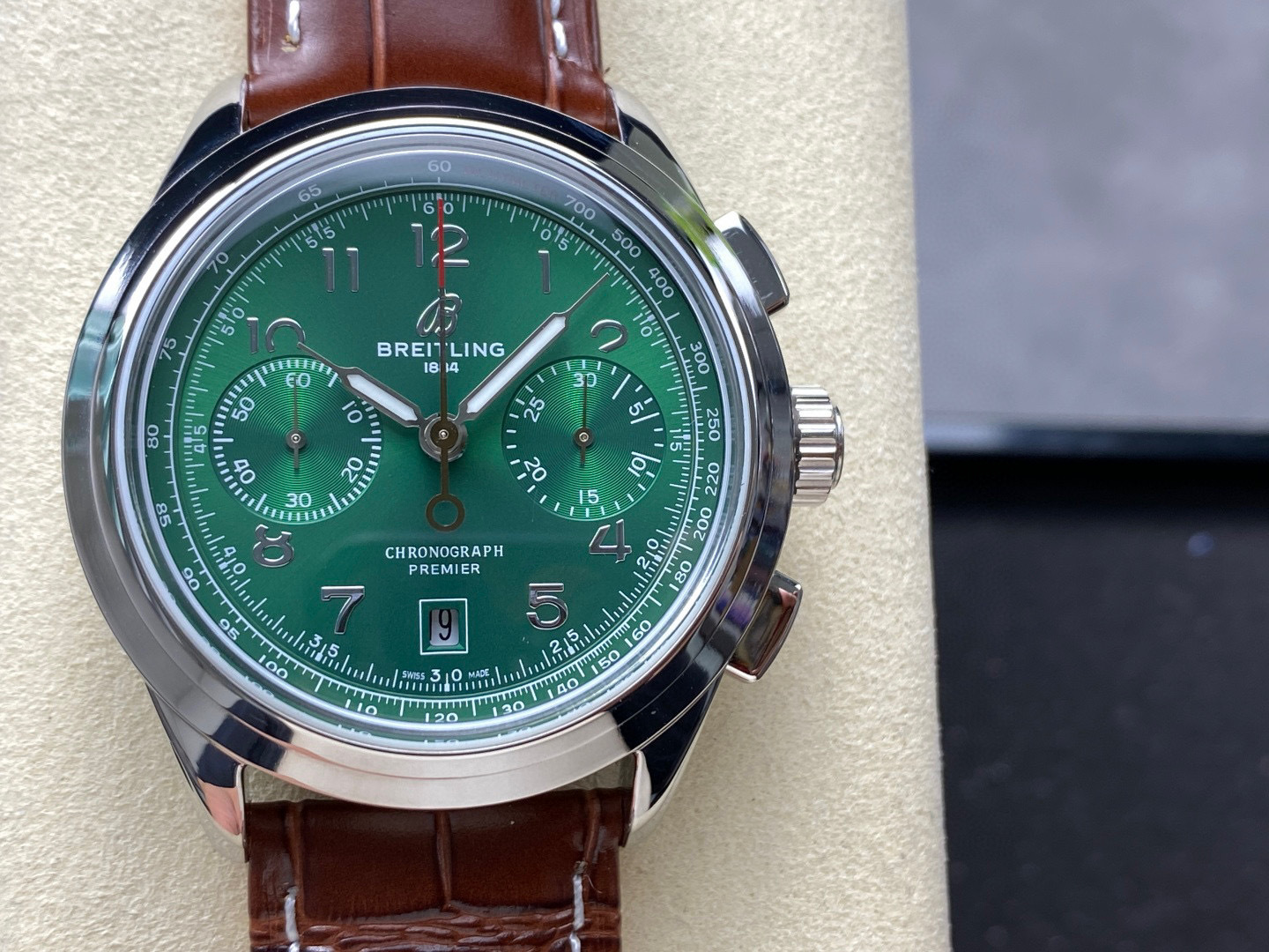 Breitling Focus on big factory goods