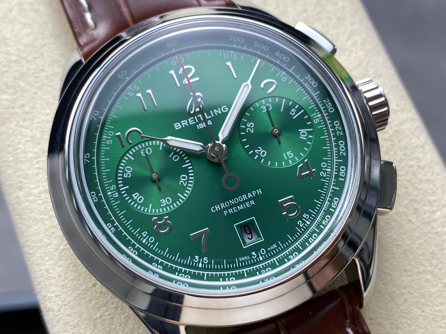 Breitling Focus on big factory goods