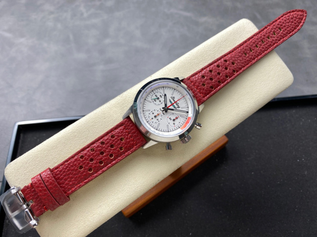 Breitling Focus on big factory goods