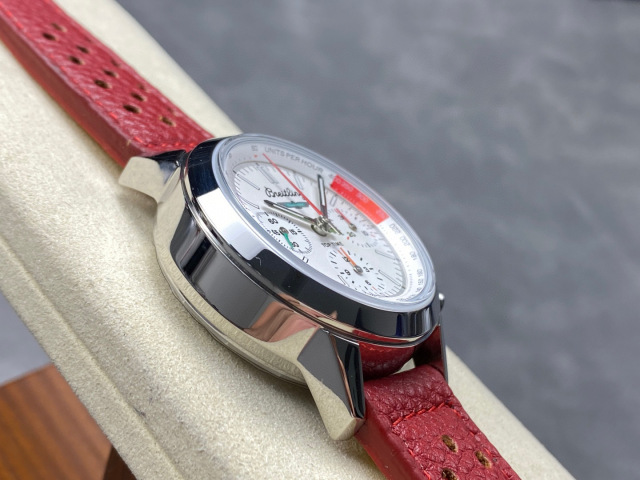 Breitling Focus on big factory goods