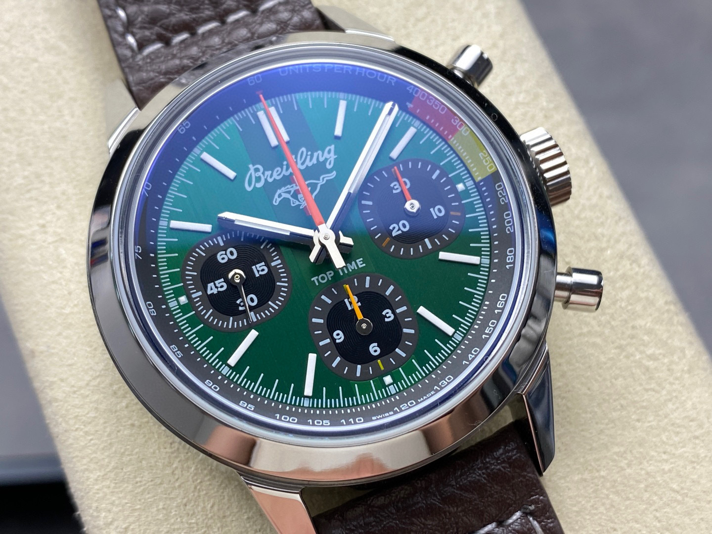 Breitling Focus on big factory goods