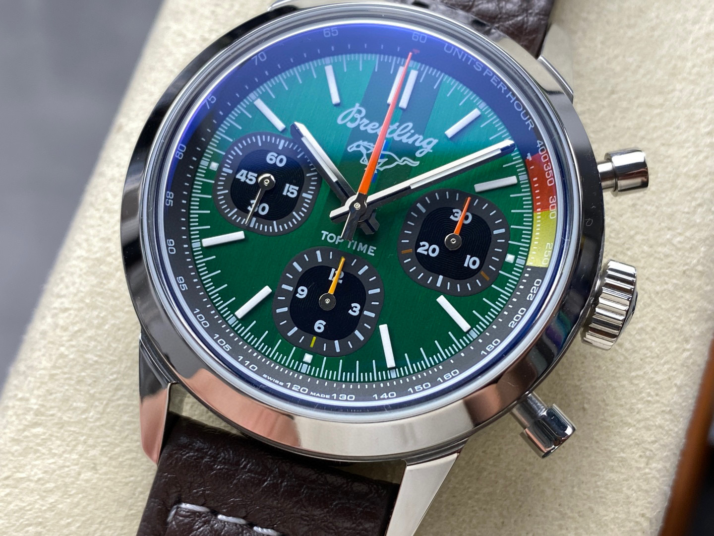 Breitling Focus on big factory goods