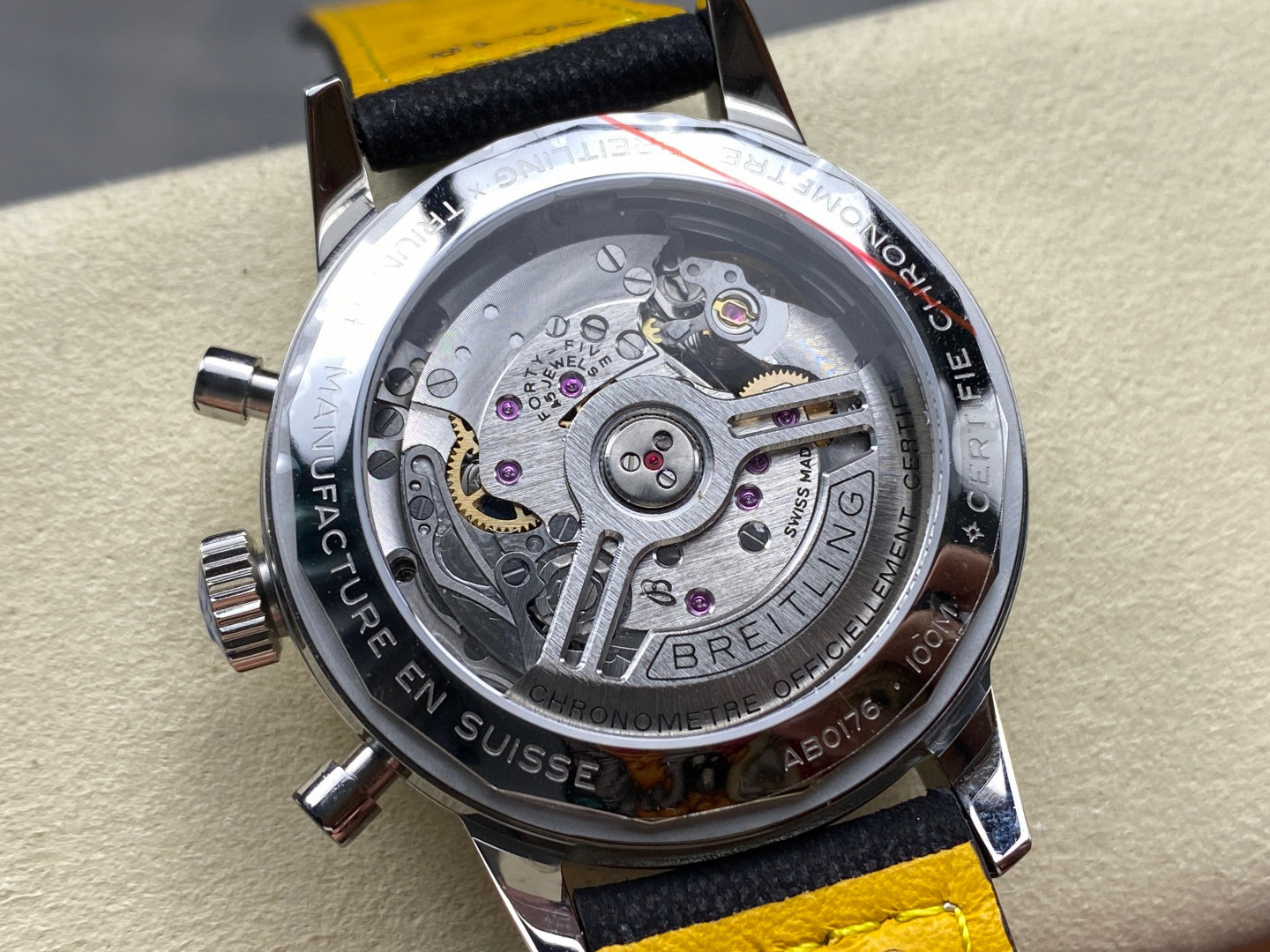 Breitling Focus on big factory goods