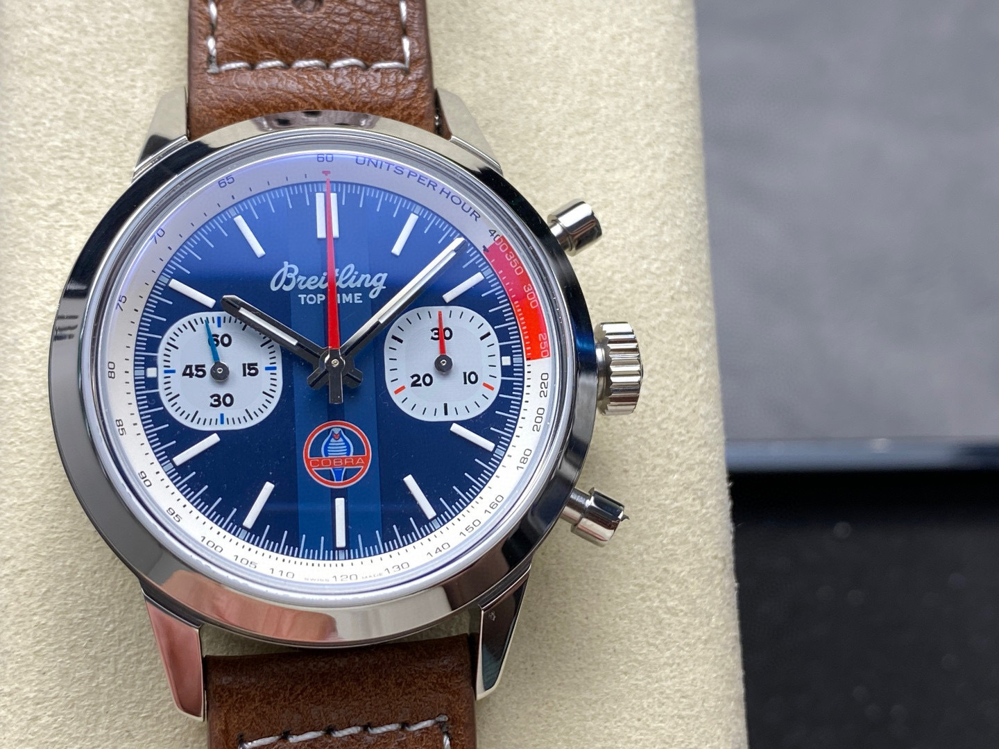 Breitling Focus on big factory goods
