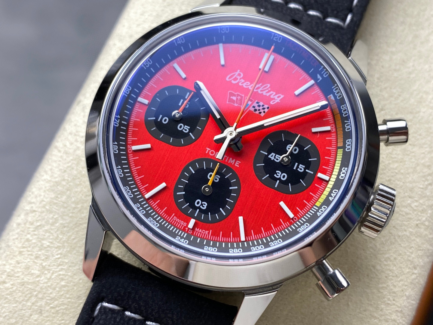 Breitling Focus on big factory goods