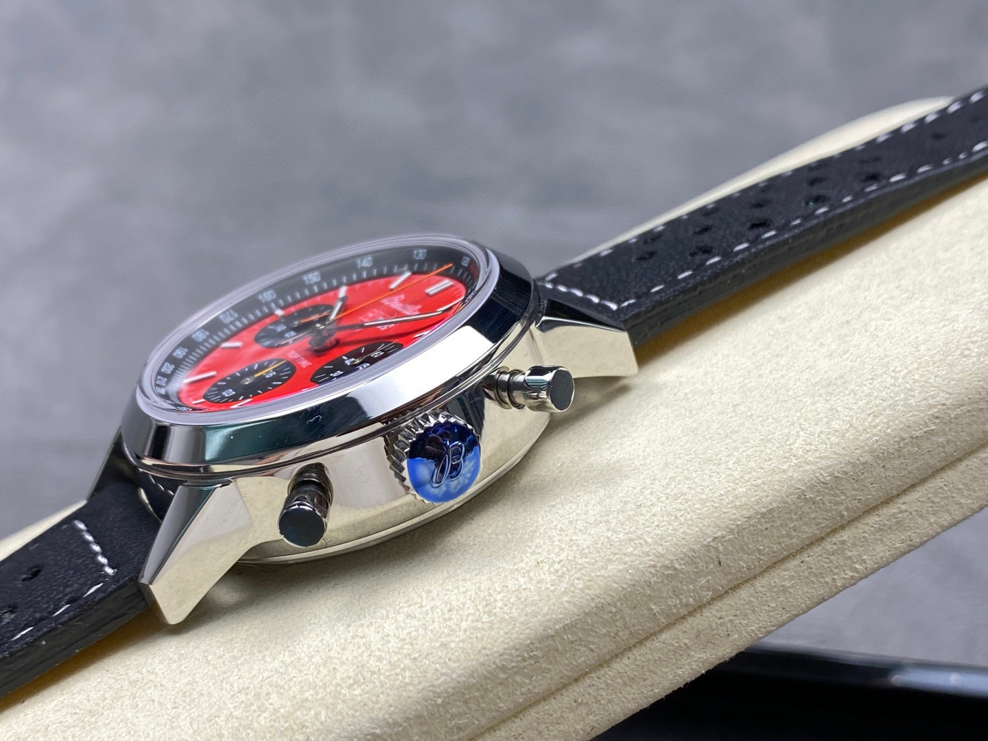 Breitling Focus on big factory goods
