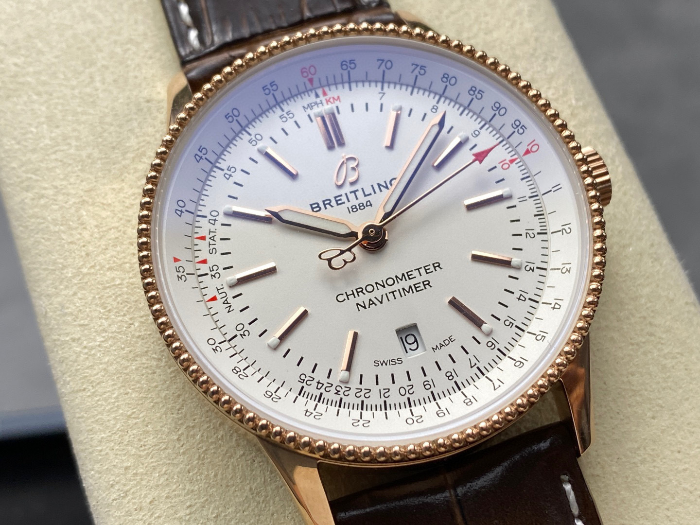 Breitling Focus on big factory goods