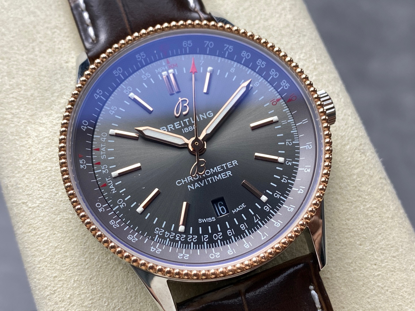 Breitling Focus on big factory goods