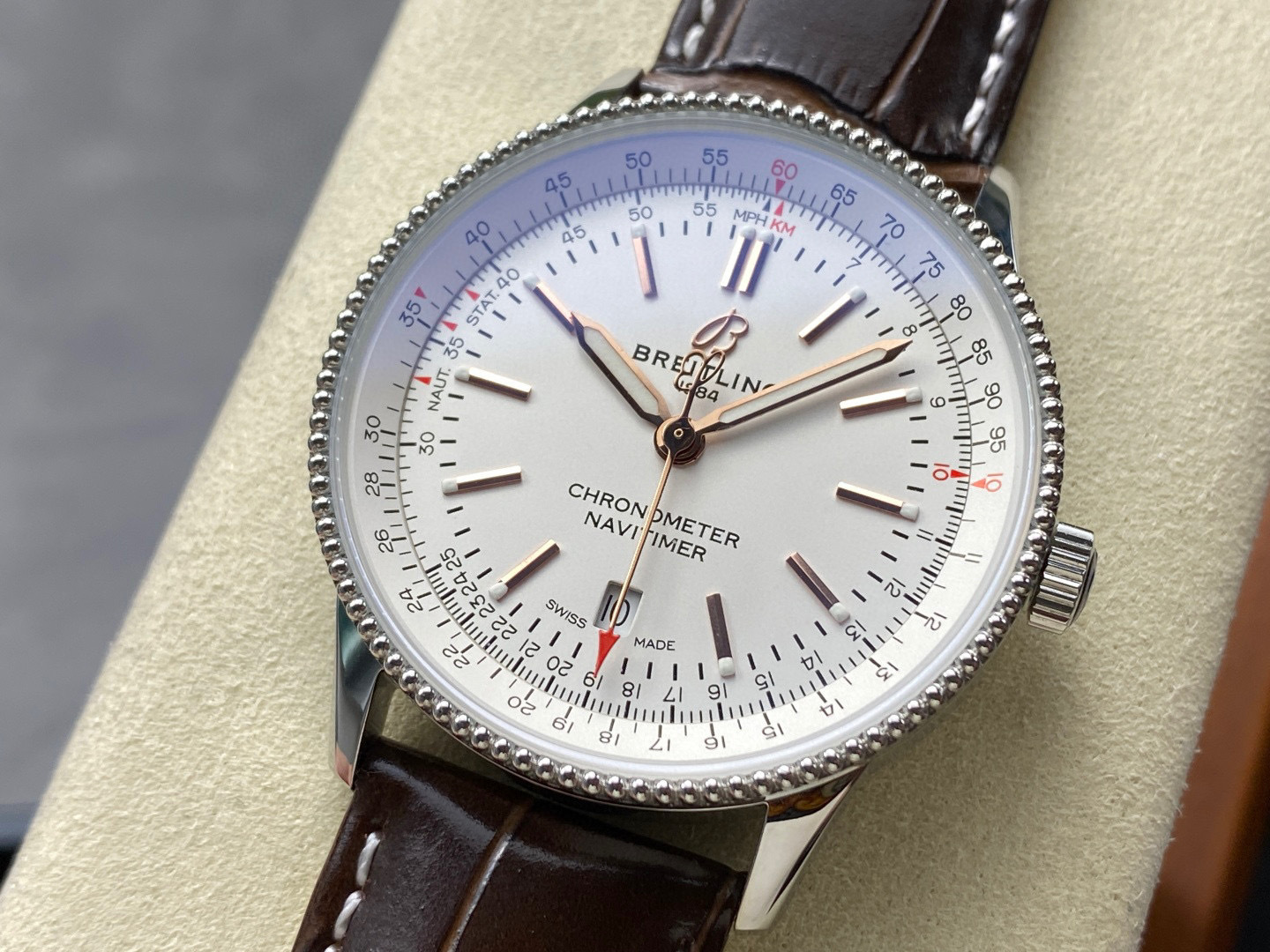 Breitling Focus on big factory goods