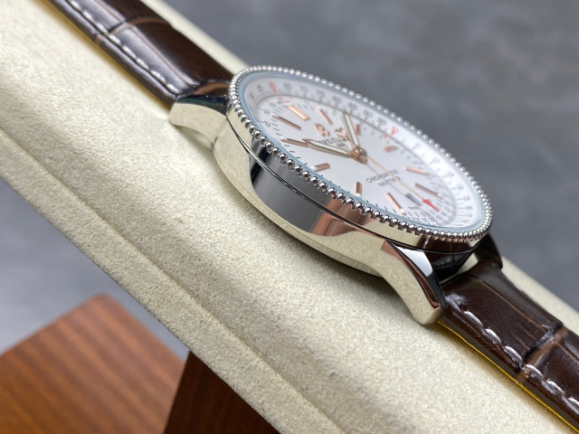 Breitling Focus on big factory goods