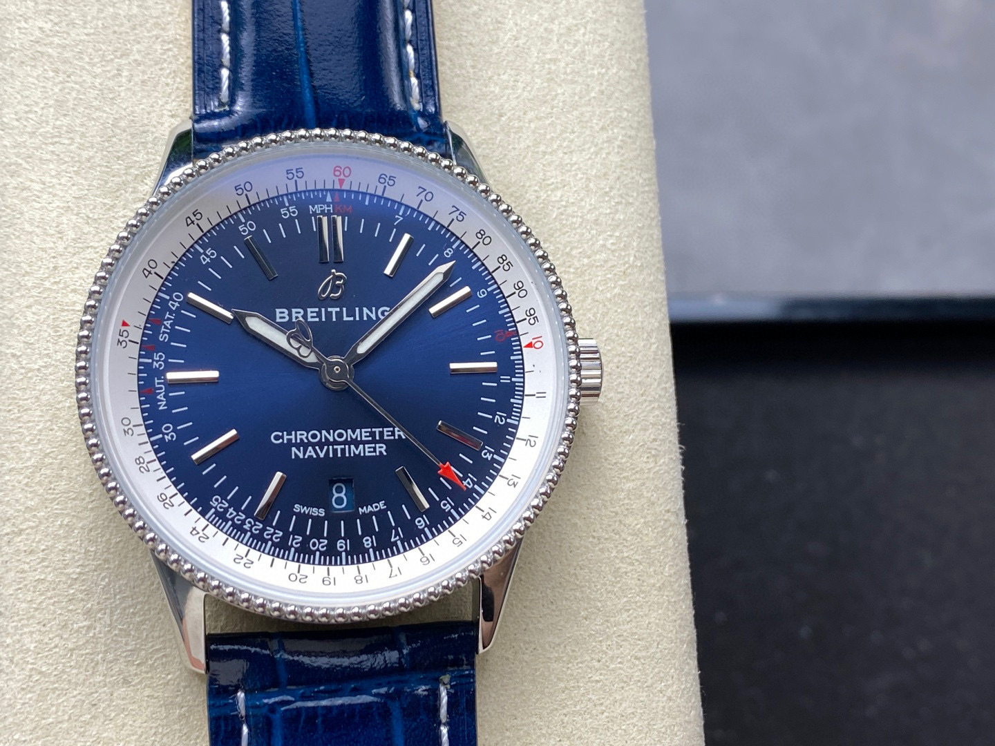 Breitling Focus on big factory goods