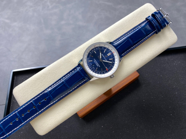 Breitling Focus on big factory goods