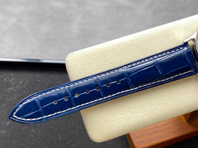 Breitling Focus on big factory goods
