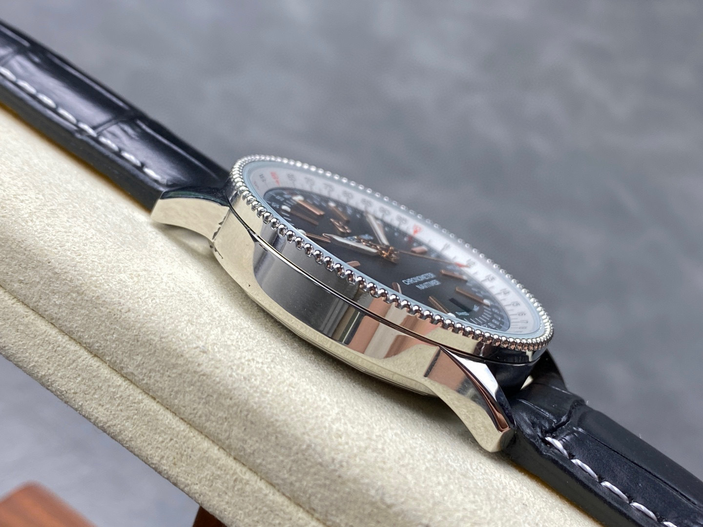 Breitling Focus on big factory goods