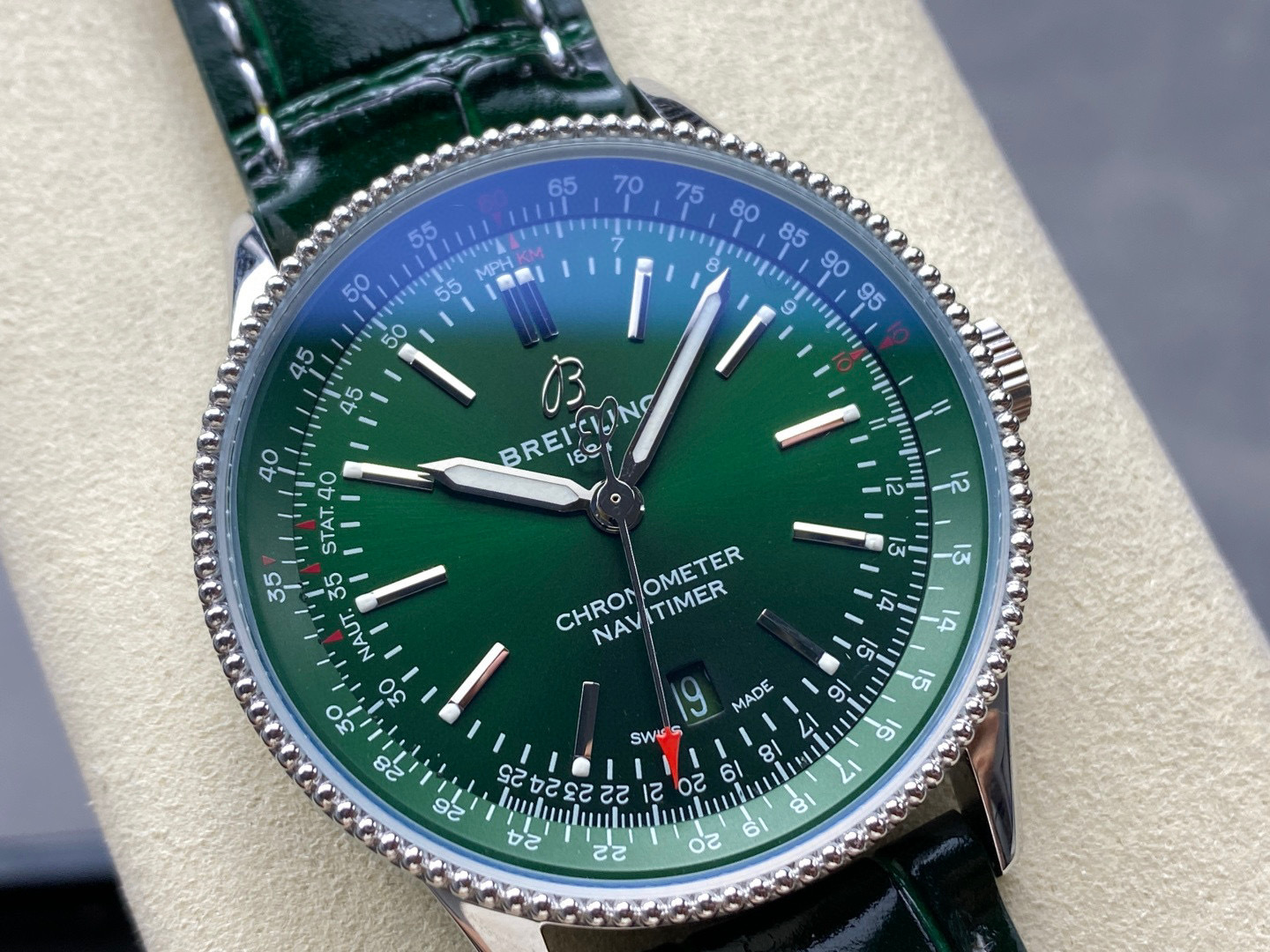 Breitling Focus on big factory goods
