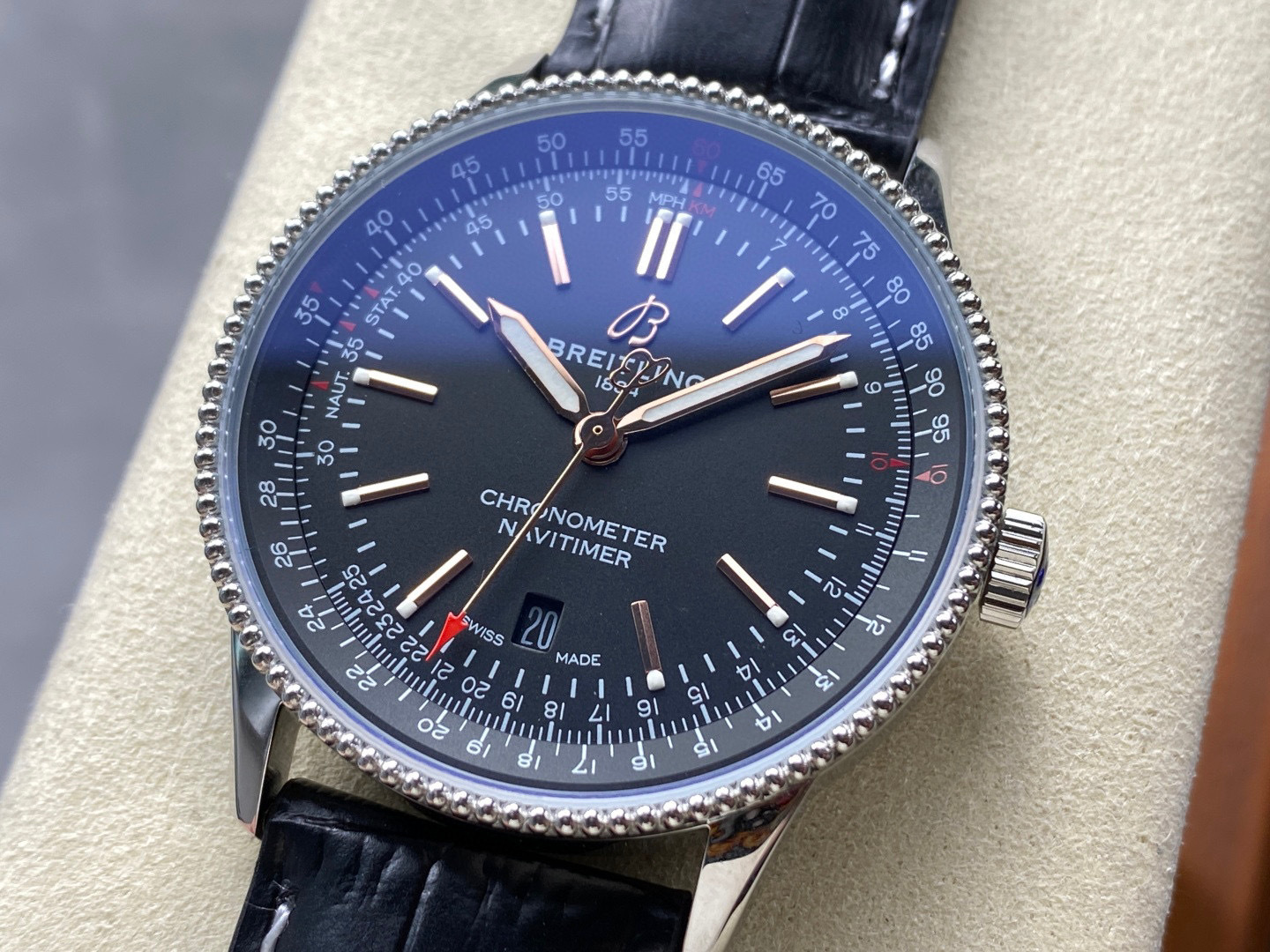Breitling Focus on big factory goods