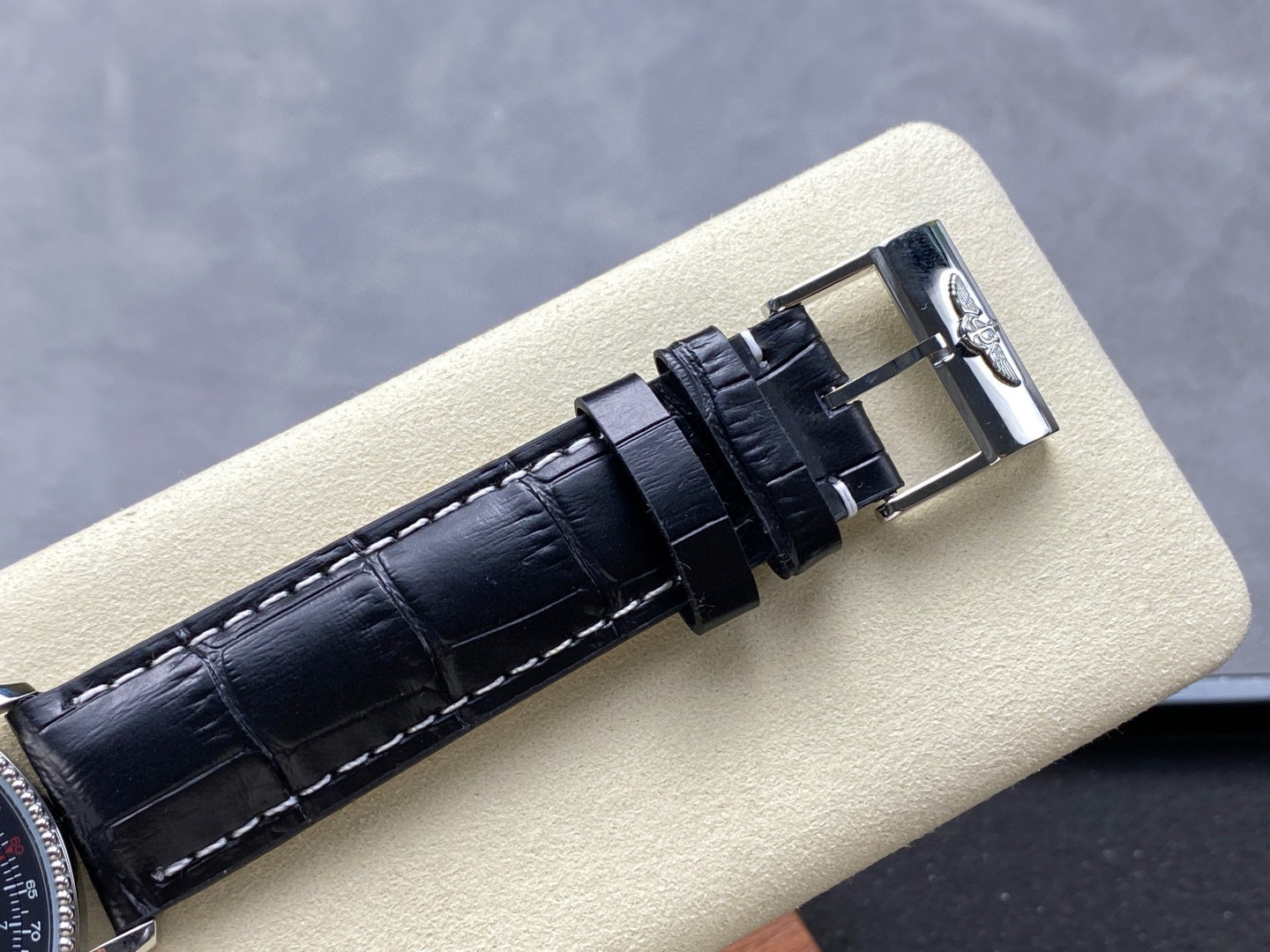 Breitling Focus on big factory goods