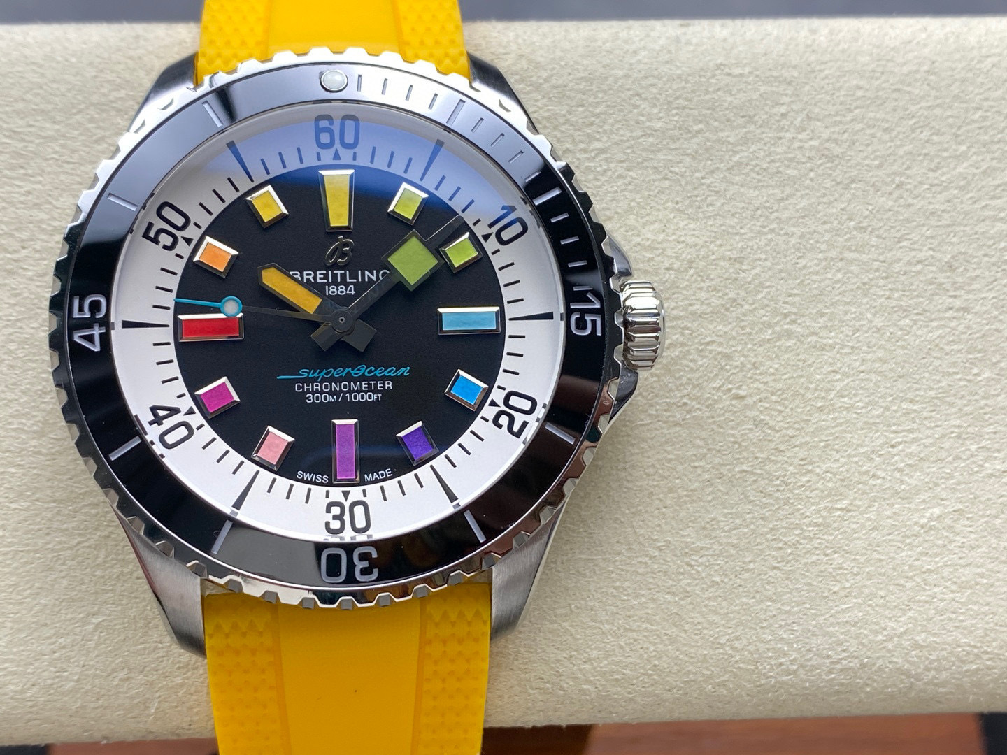 Breitling Focus on big factory goods