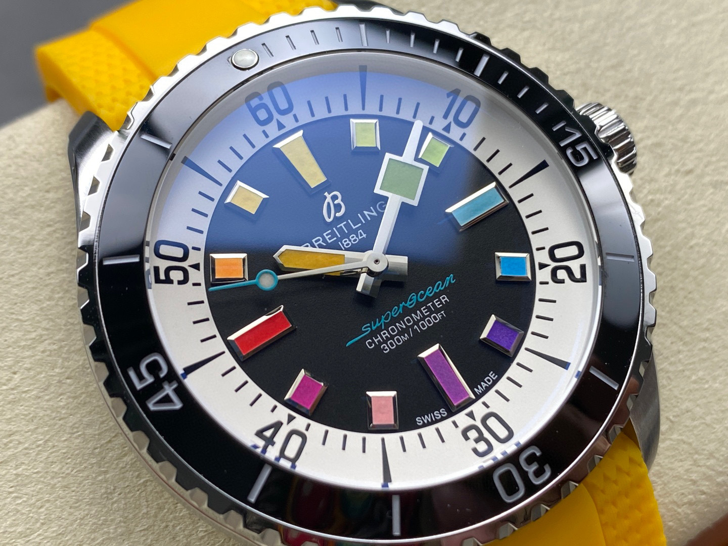Breitling Focus on big factory goods