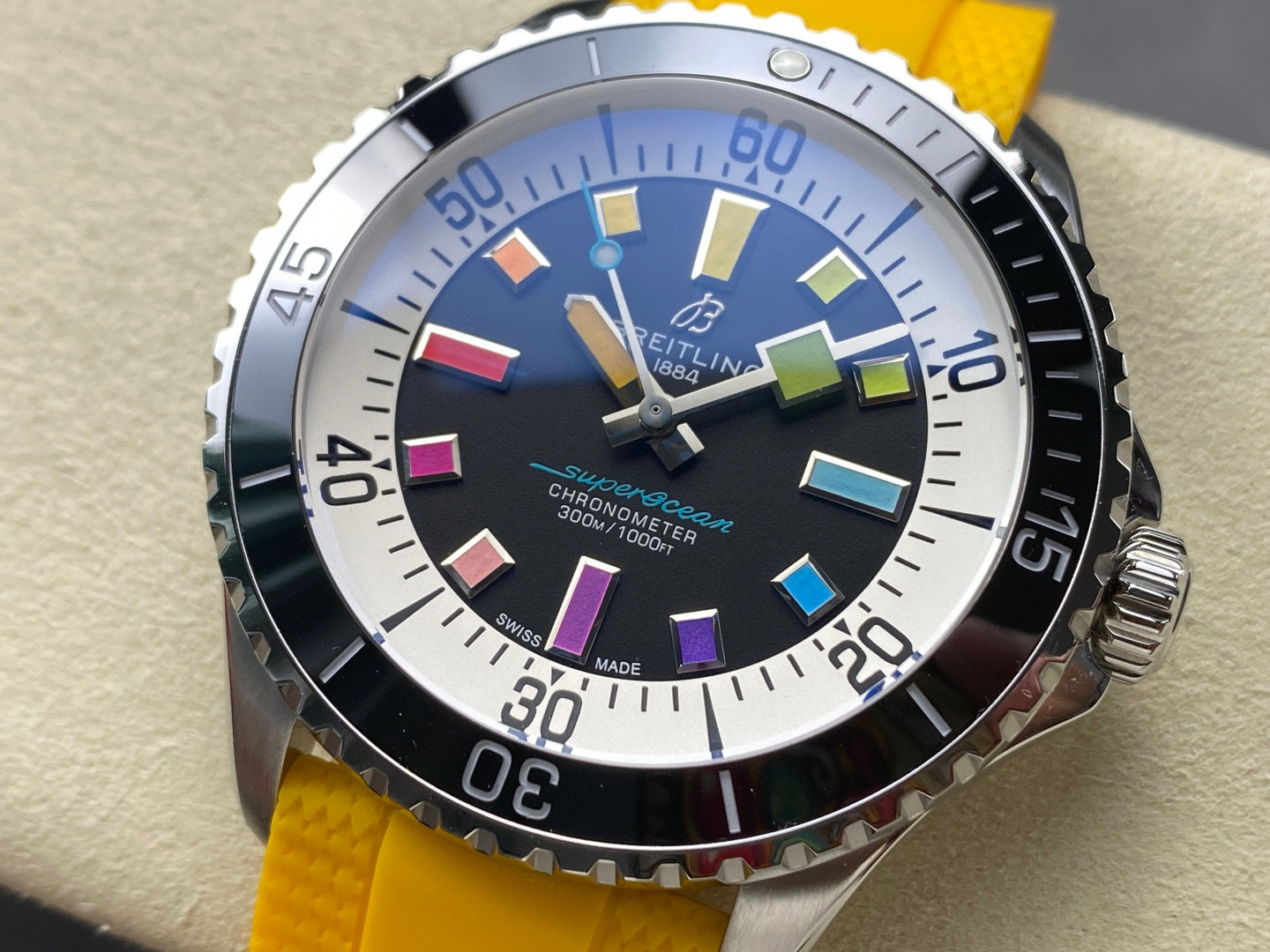 Breitling Focus on big factory goods