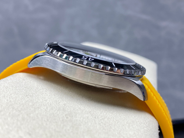 Breitling Focus on big factory goods