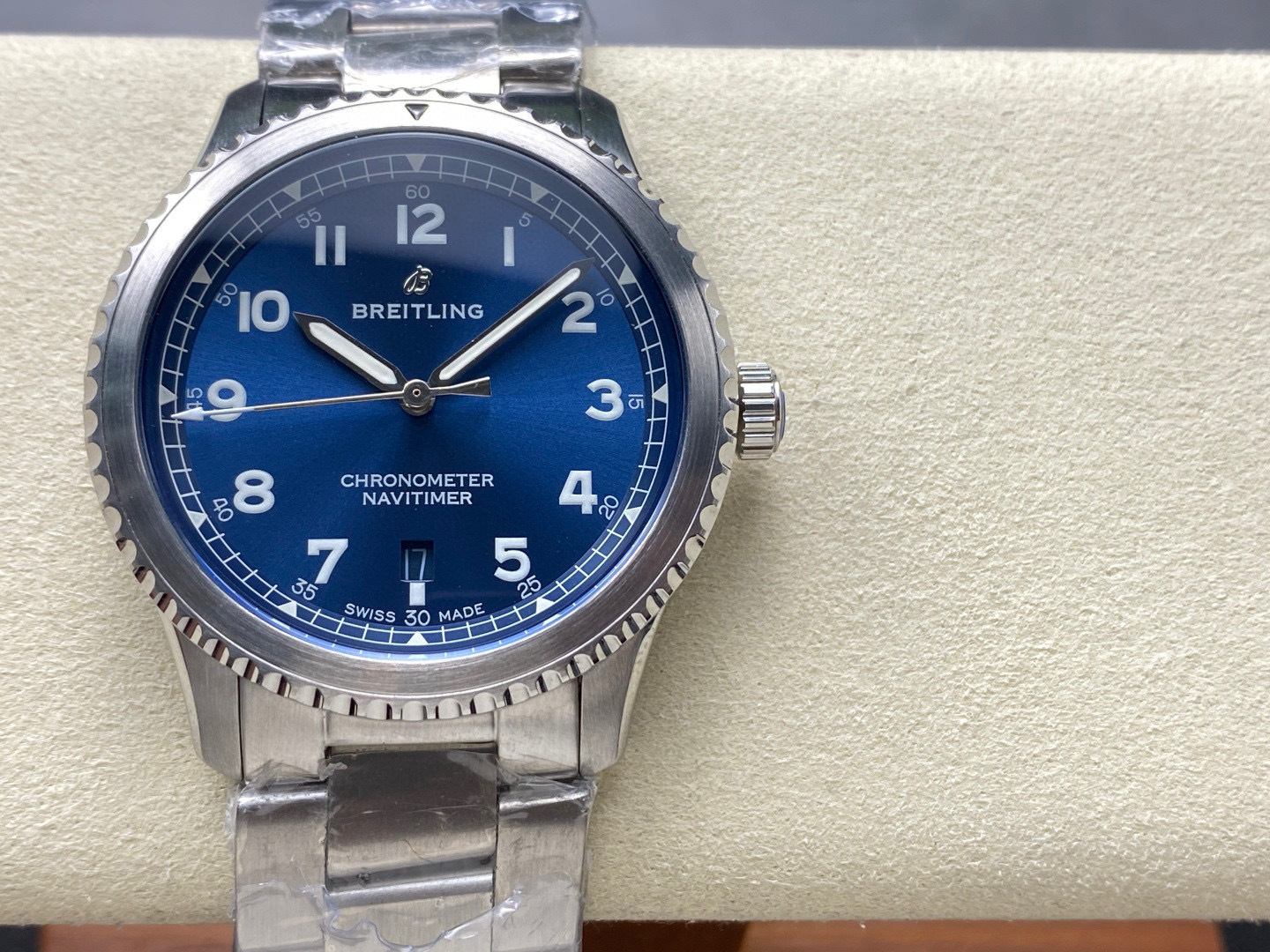 Breitling Focus on big factory goods