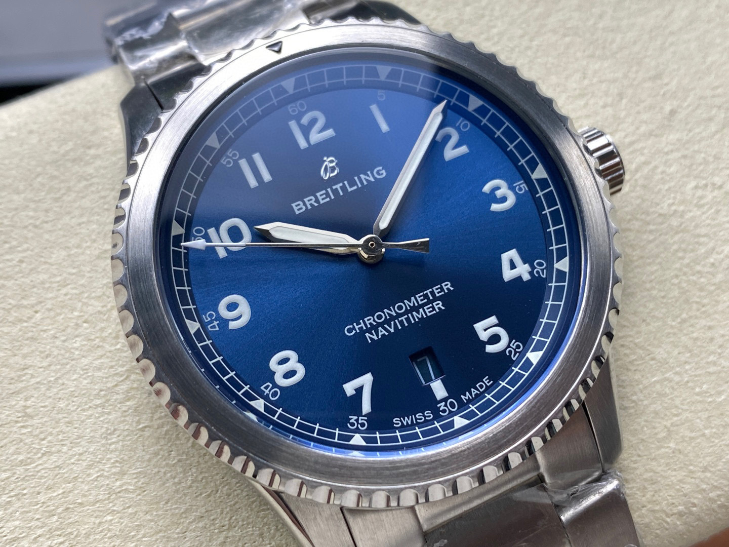 Breitling Focus on big factory goods