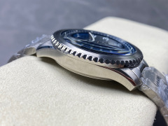 Breitling Focus on big factory goods