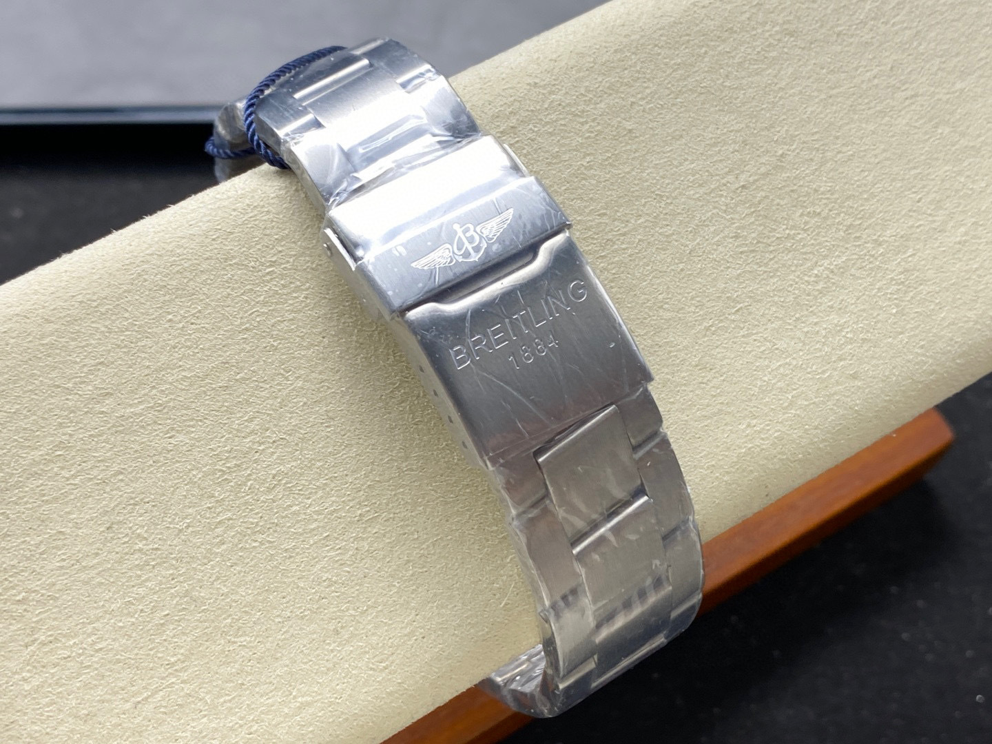 Breitling Focus on big factory goods