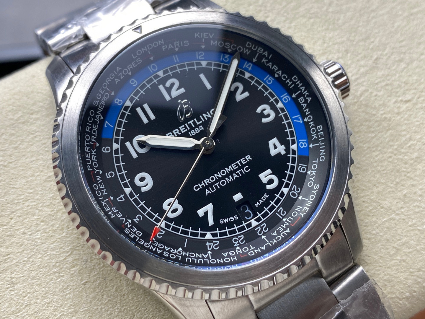 Breitling Focus on big factory goods