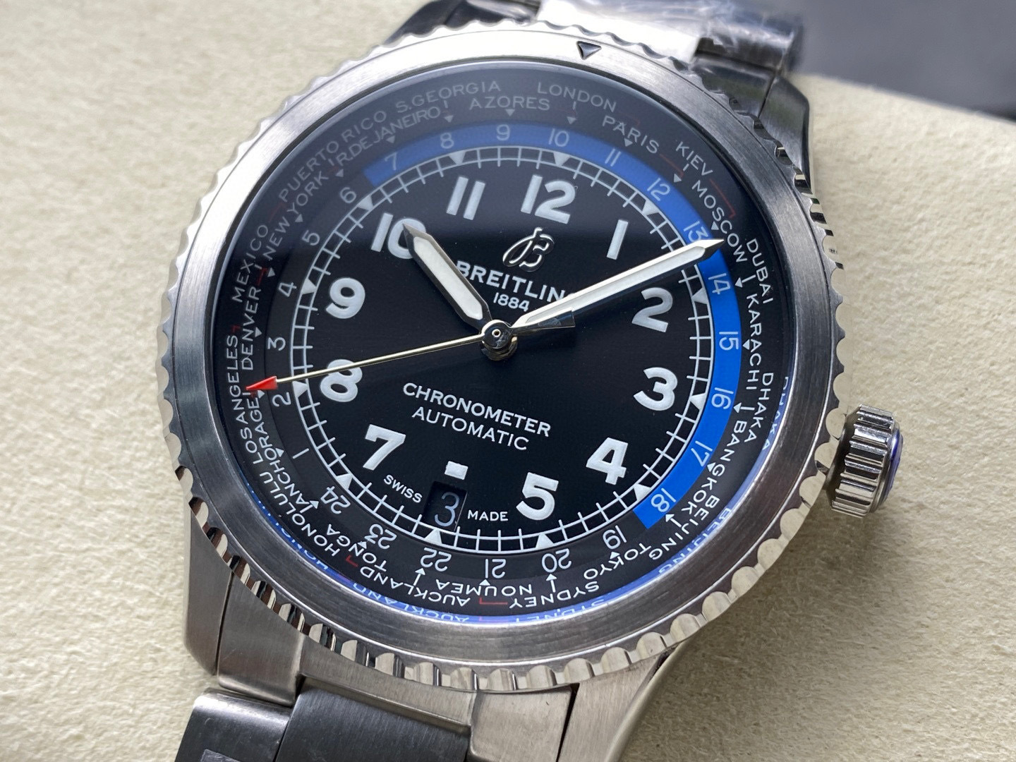 Breitling Focus on big factory goods