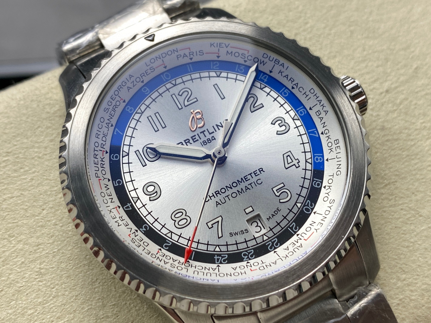Breitling Focus on big factory goods