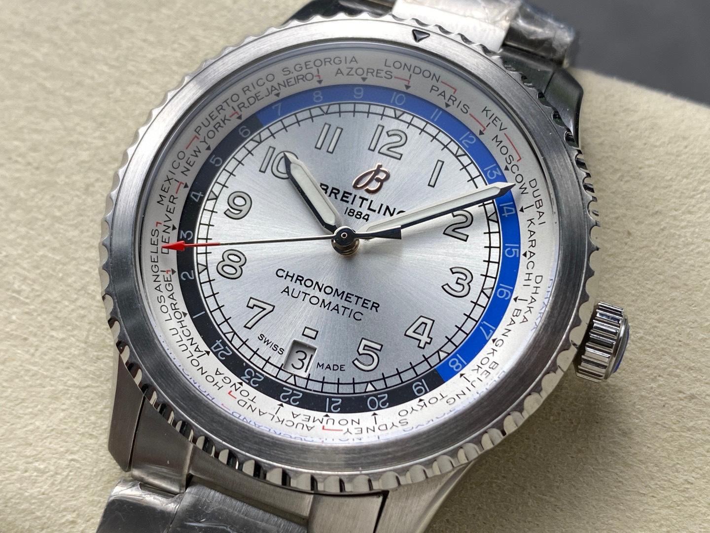 Breitling Focus on big factory goods
