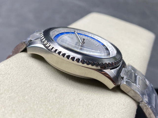 Breitling Focus on big factory goods