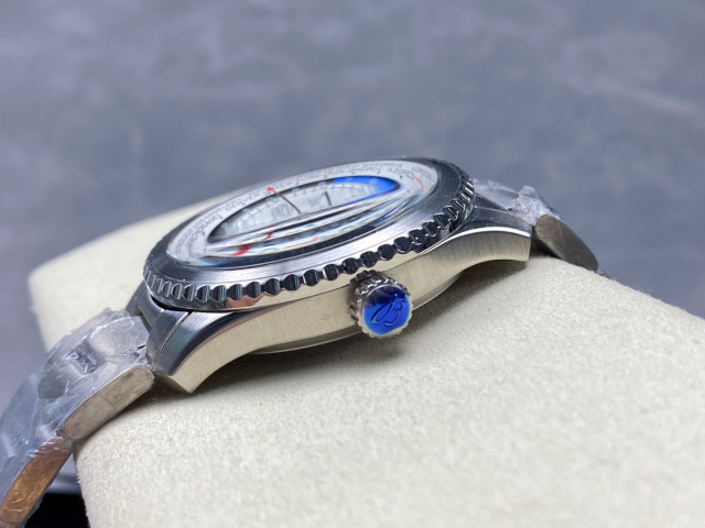 Breitling Focus on big factory goods