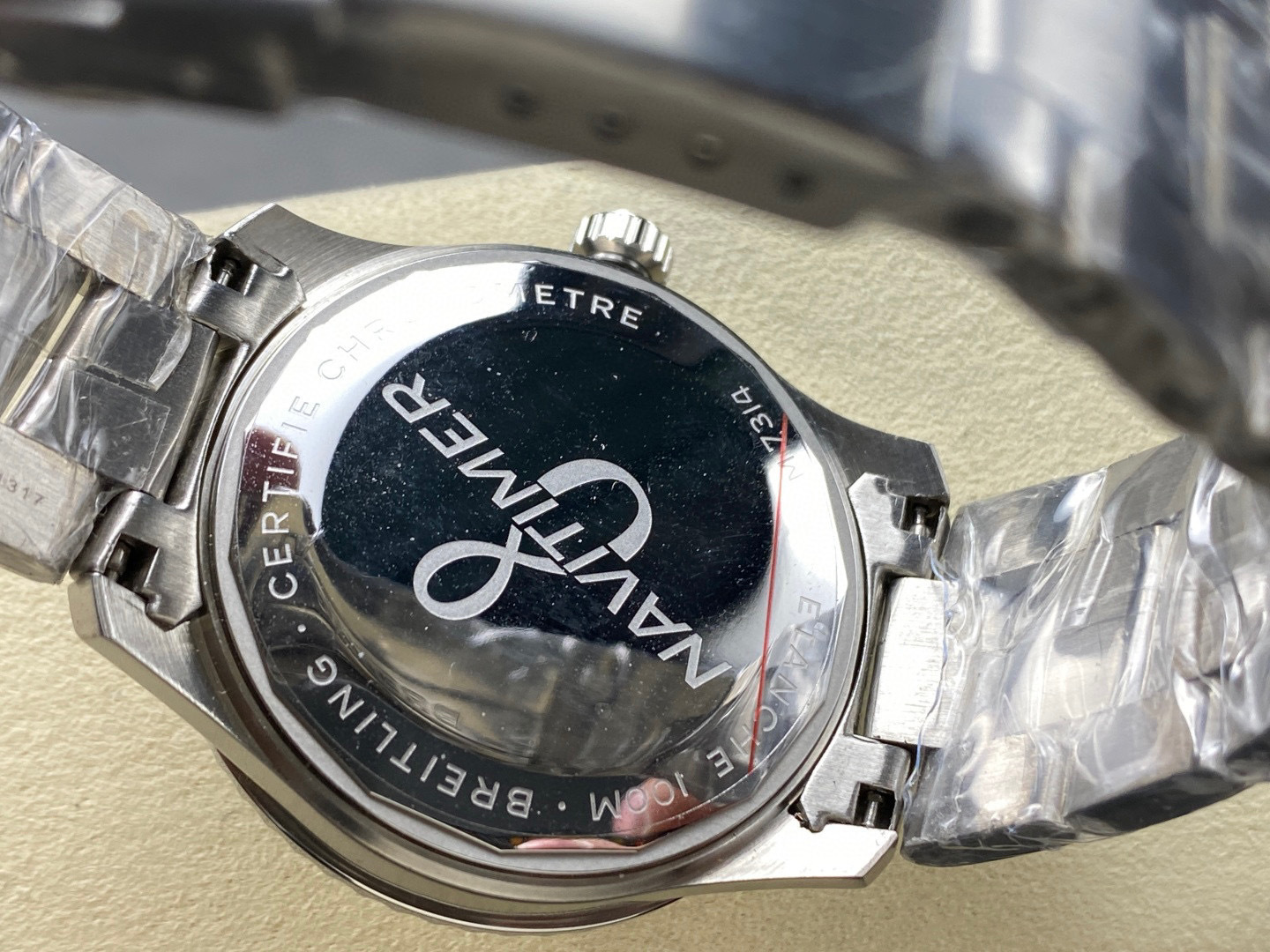 Breitling Focus on big factory goods