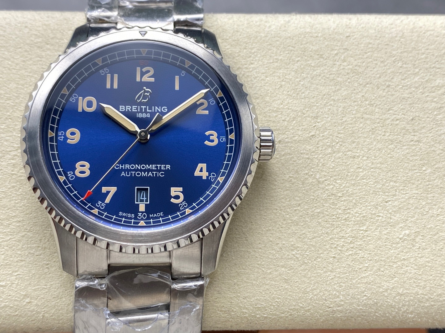 Breitling Focus on big factory goods