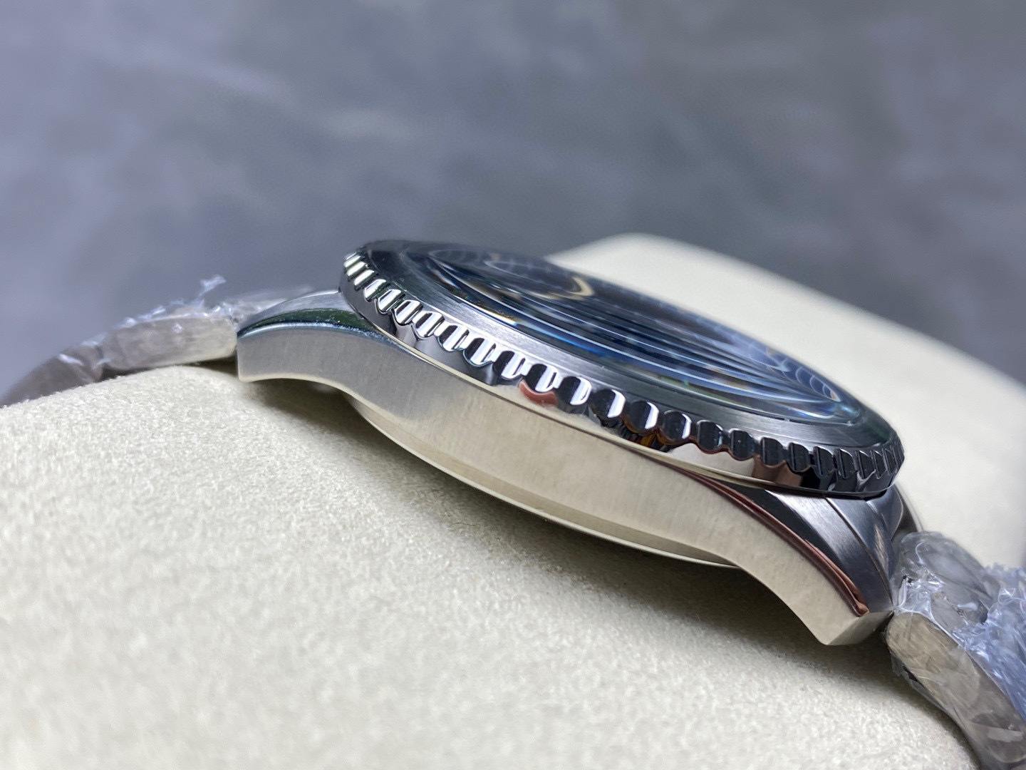 Breitling Focus on big factory goods