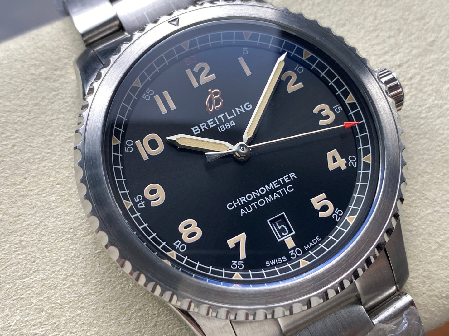 Breitling Focus on big factory goods
