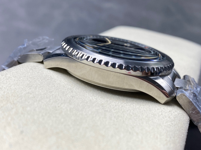 Breitling Focus on big factory goods