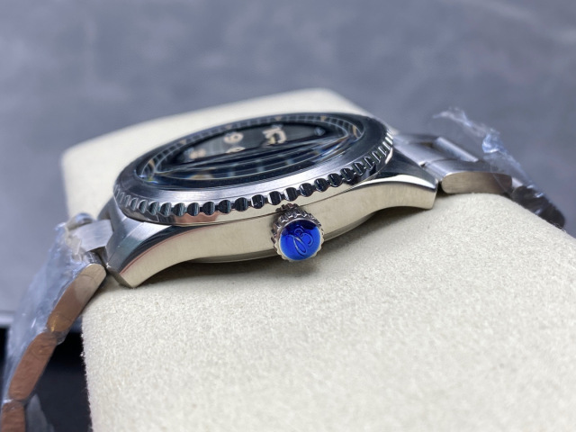 Breitling Focus on big factory goods