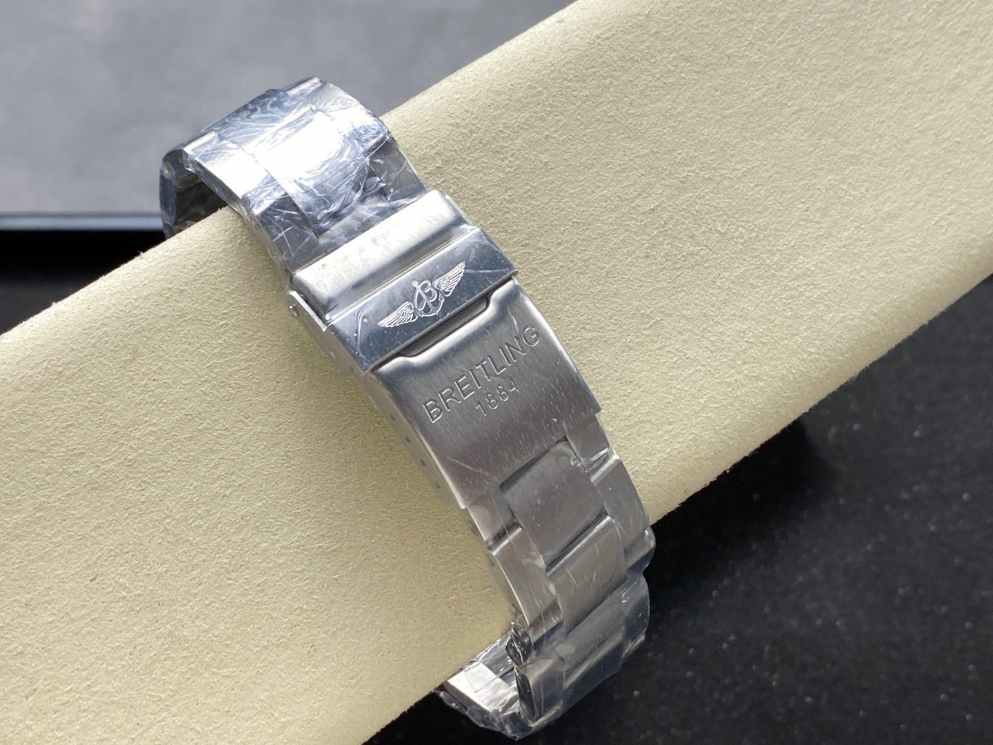 Breitling Focus on big factory goods